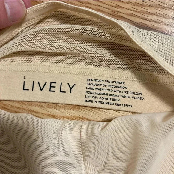 NWT  Lively nude strapless bra - Picture 3 of 4